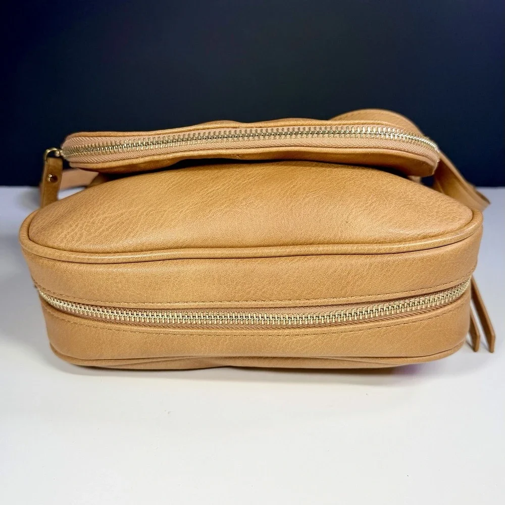 Classic Leather Crossbody Bag in Tan